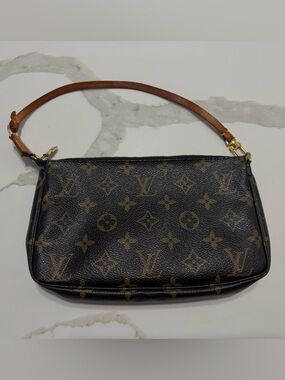 Louis Vuitton Pochette Accessories Monogram Canvas Bag